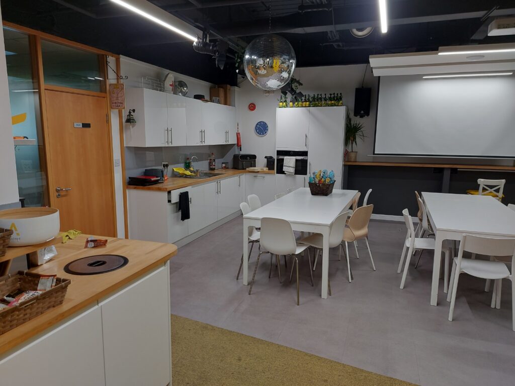 commercial office cleaning London meeting room cleaned and ready for use