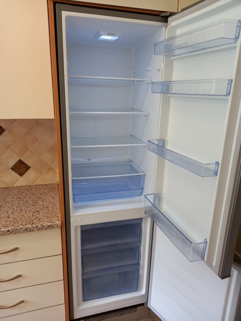 deep cleaning East London apartment kitchen and bathroom sanitised